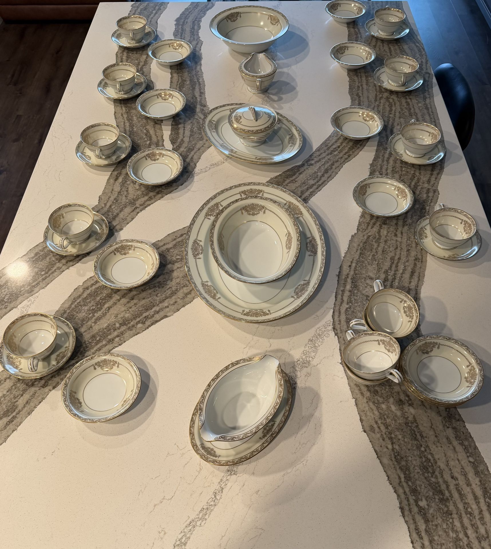 Vintage Noritake Bancroft 5481 38-Piece China Set Gold Trim Japan - Amazing Condition