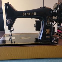 Vintage Singer Sewing Machine (1956, England) Model 99K 