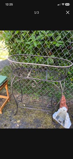 LOW PRICE MOVING- VINTAGE SOLID METAL PLANTER BOX