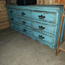 Dresser/9drawers