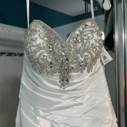 Wedding Dress. Never Worn 