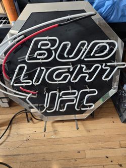 Neon lights BUD LIGHT UFC