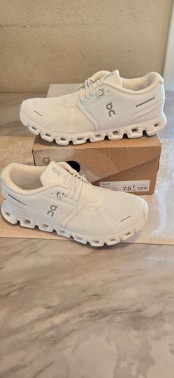 On Cloud 5 Sneakers Size 7.5W All White