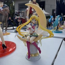 Super Sailor Moon Bandai Figure
