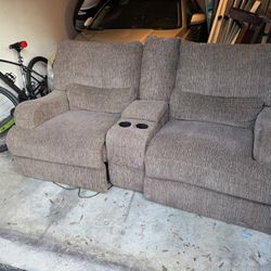 Electric Reclining Loveseat 