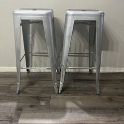 2 Barstools