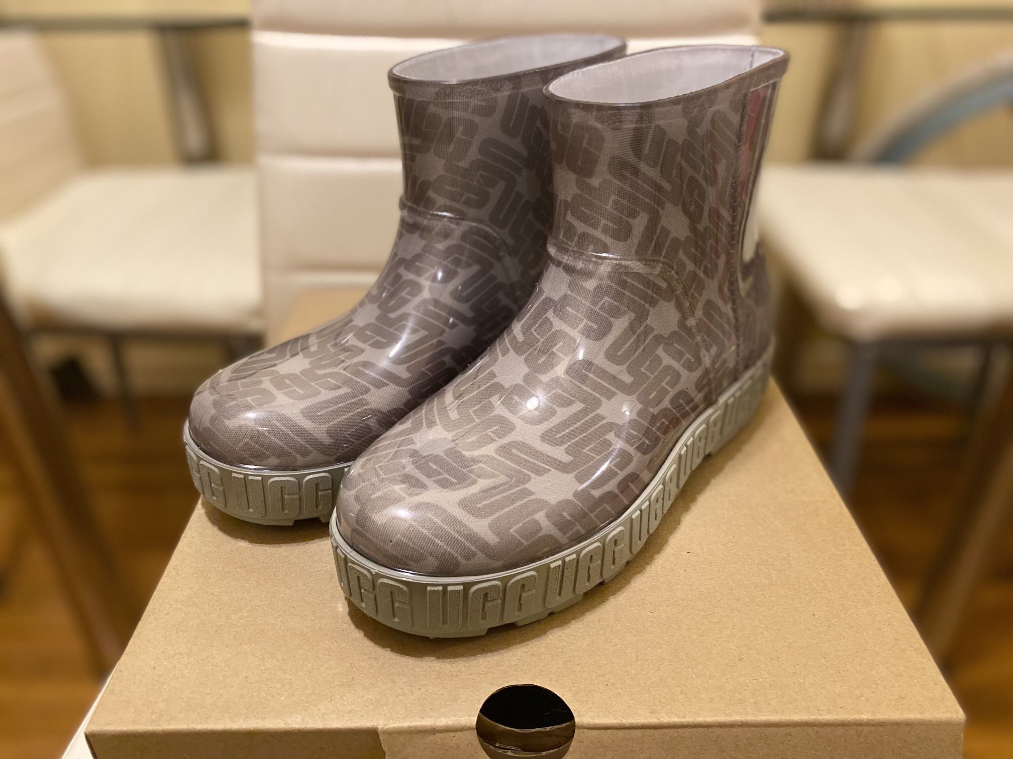 Size8 UGG W DRIZLITA GRAPHIC MONOGRAM