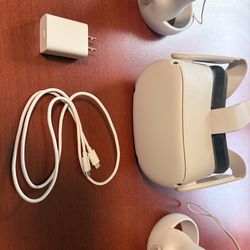 Meta Quest 2 VR Headset – Complete Set w/ Controllers