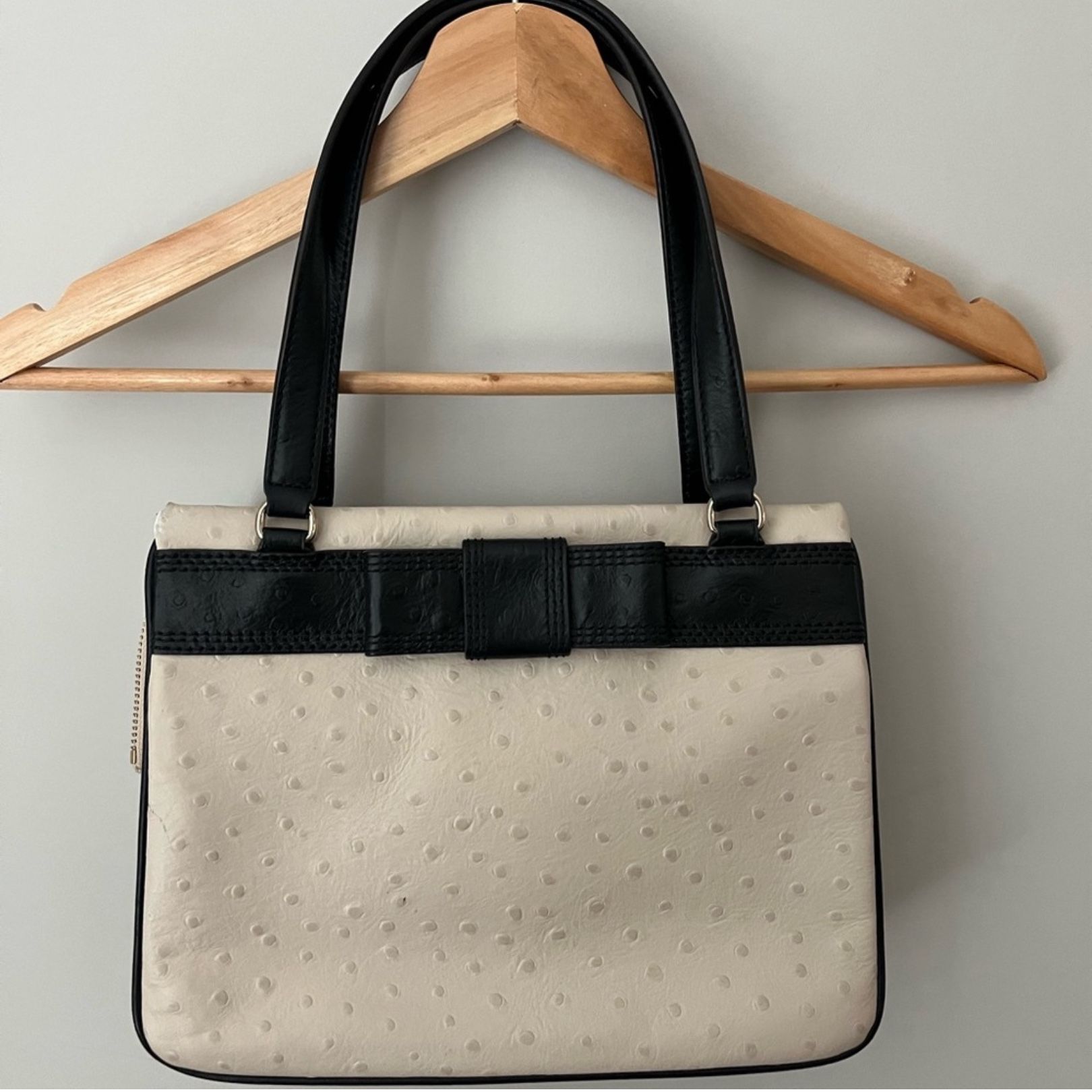🔥🔥Kate Spade brown and cream embossed ostrich purse