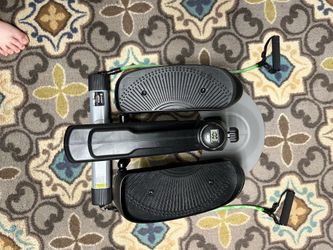Compact elliptical, like new, only used a few times