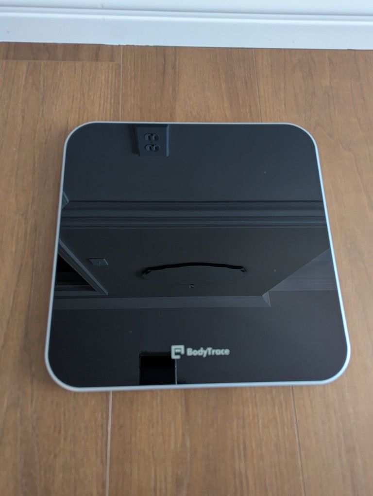 REDUCED PRICE! EXCELLENT OPEN BOX CONDITION ACCURATE DIGITAL BODY SCALE