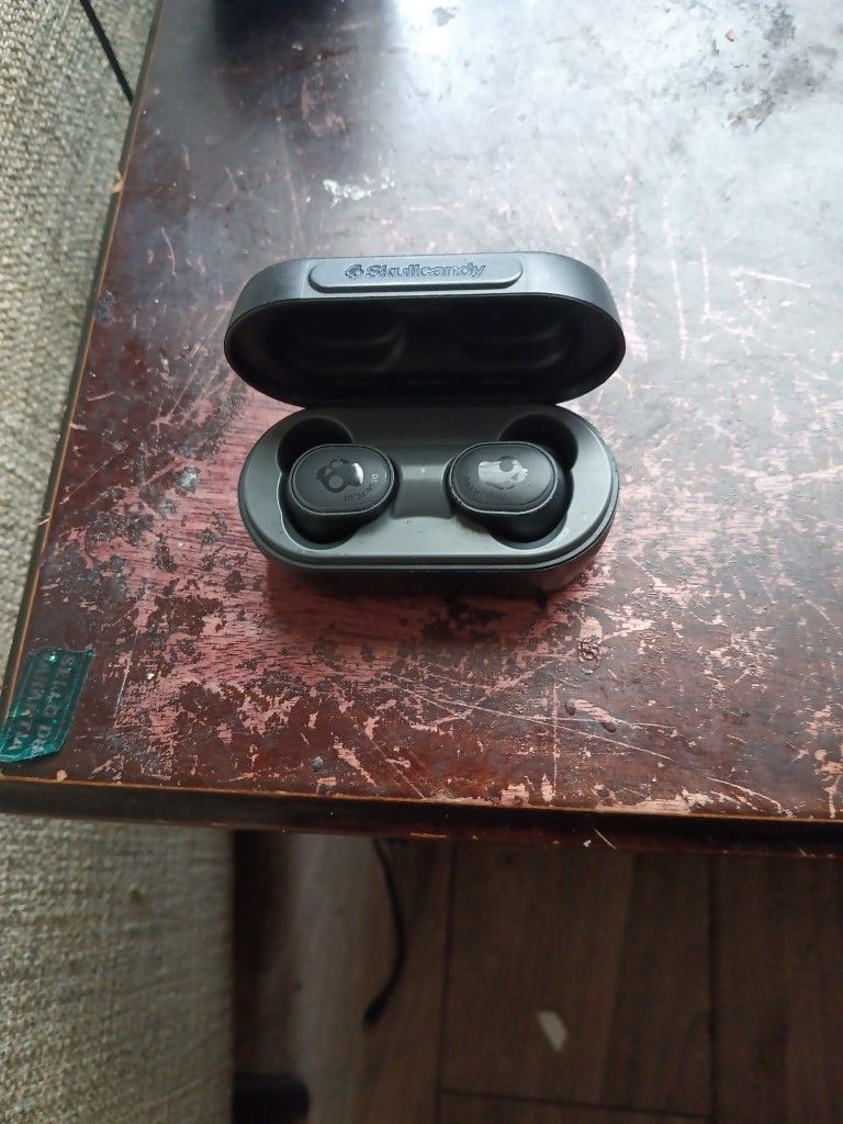 Wireless Skullcandy Earphones