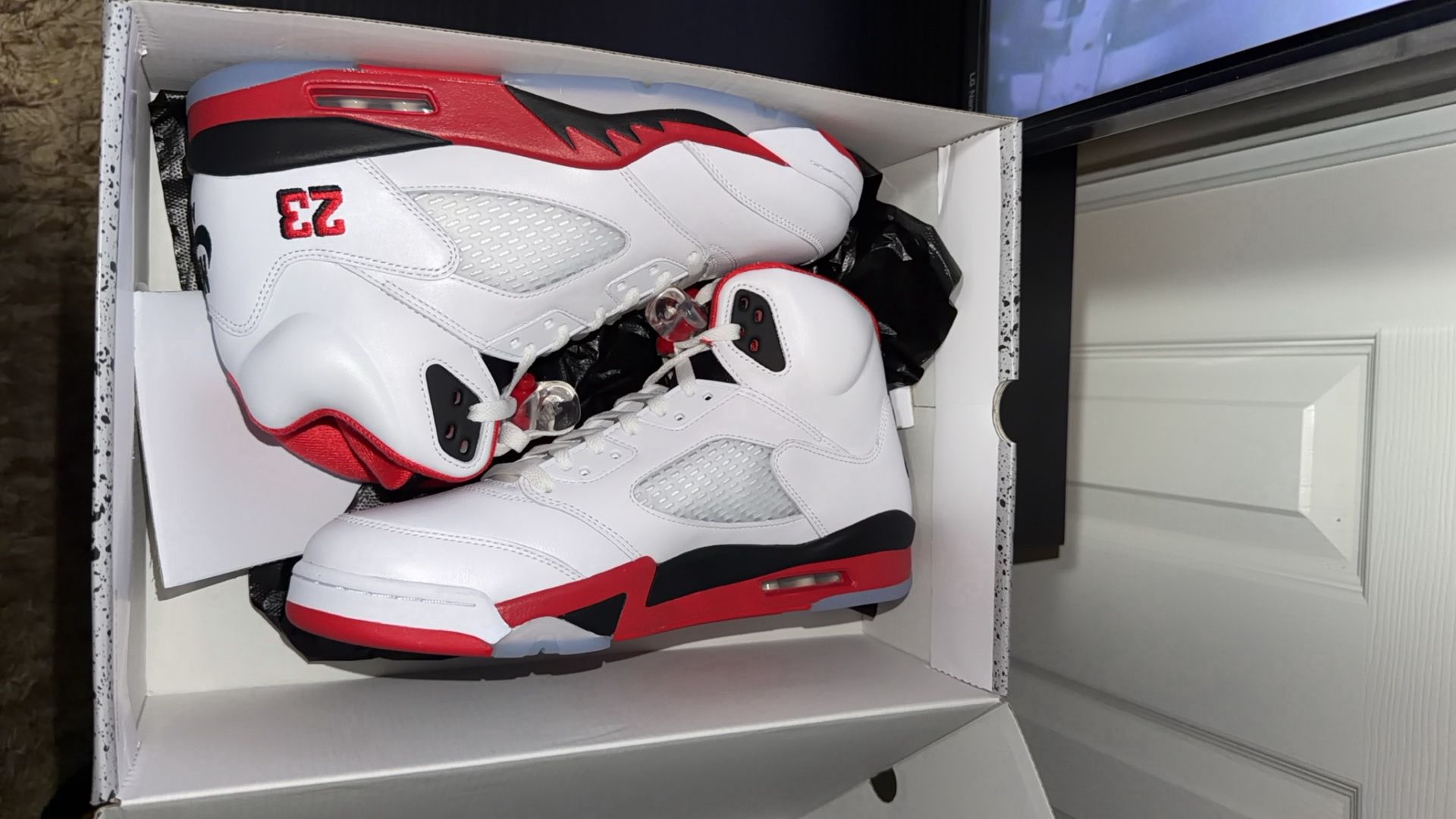 Jordan 5 Retro Fire Red Black Tongue Size 10.5 Men New