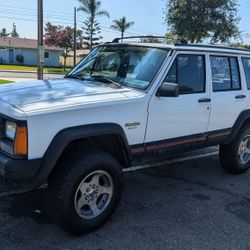 Cherokee Sport 4X4, 6 Cylinder, Tow Hitch