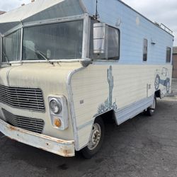 Motor Home Winnebago