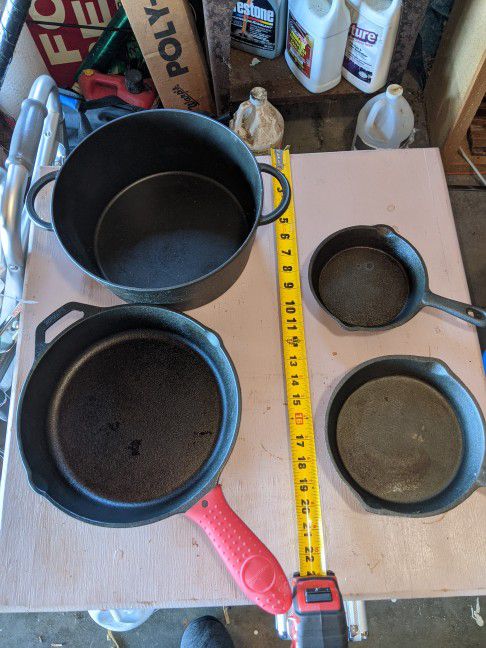 Set of 4 Cast Iron pot and frying pans