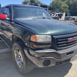 2005 GMC Sierra **PARTS ONLY**