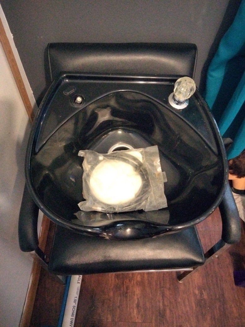 Shampoo Bowl With A New Shampoo Spray