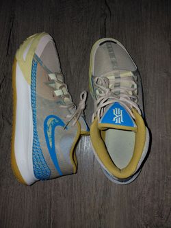 Nike Kyrie Low Basketball Sneakers