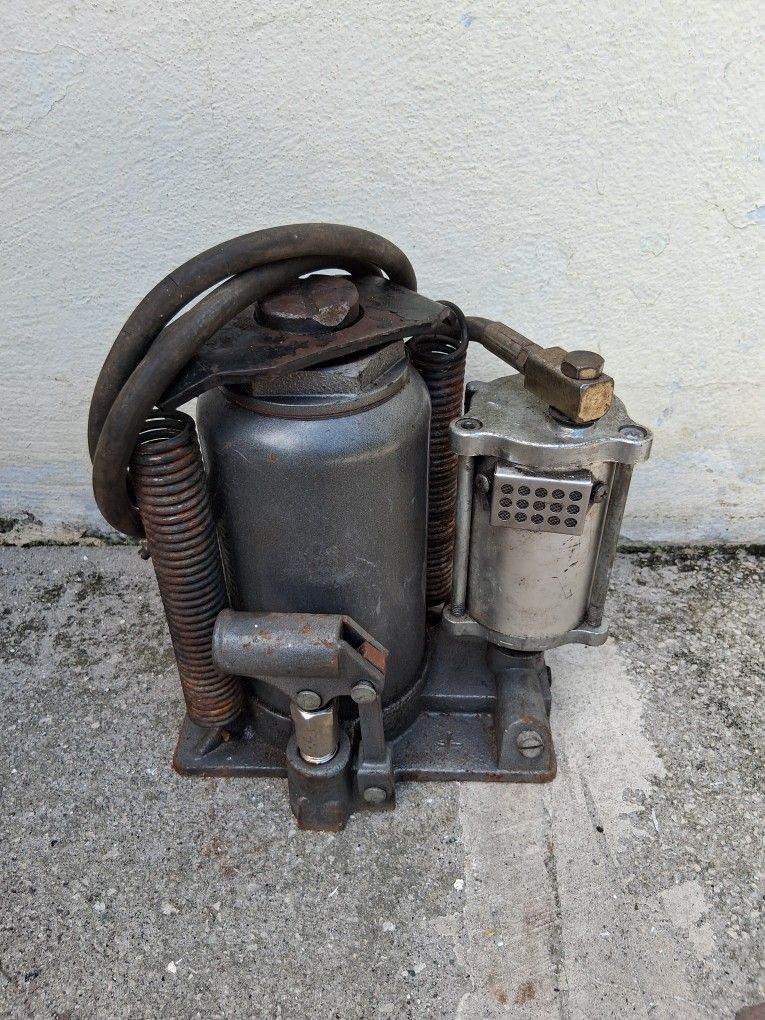 Air/Hydraulic 20 Ton Bottle Jack (Yes. It's Available)
