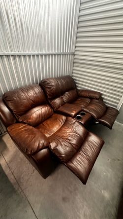 Cozy Leather Recliner Sofa – 2 Seater – Great Condition