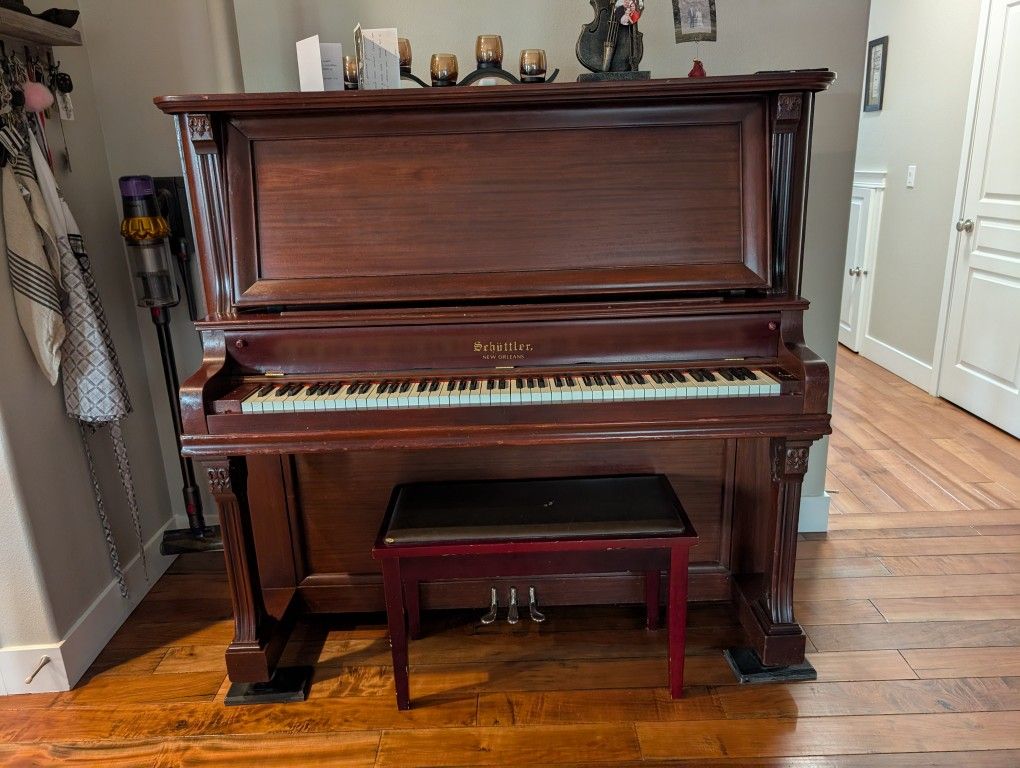 Srhuttler New Orleans Stand up Piano
