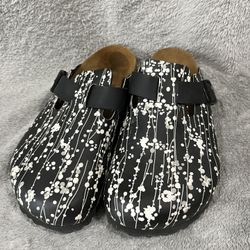 Women’s sIZE 7 PAPILLIO BY BIRKENSTOCK CLOGS!!