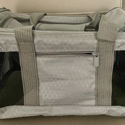 Dog carrier small dog/cat carrier 15 pounds airline approved
