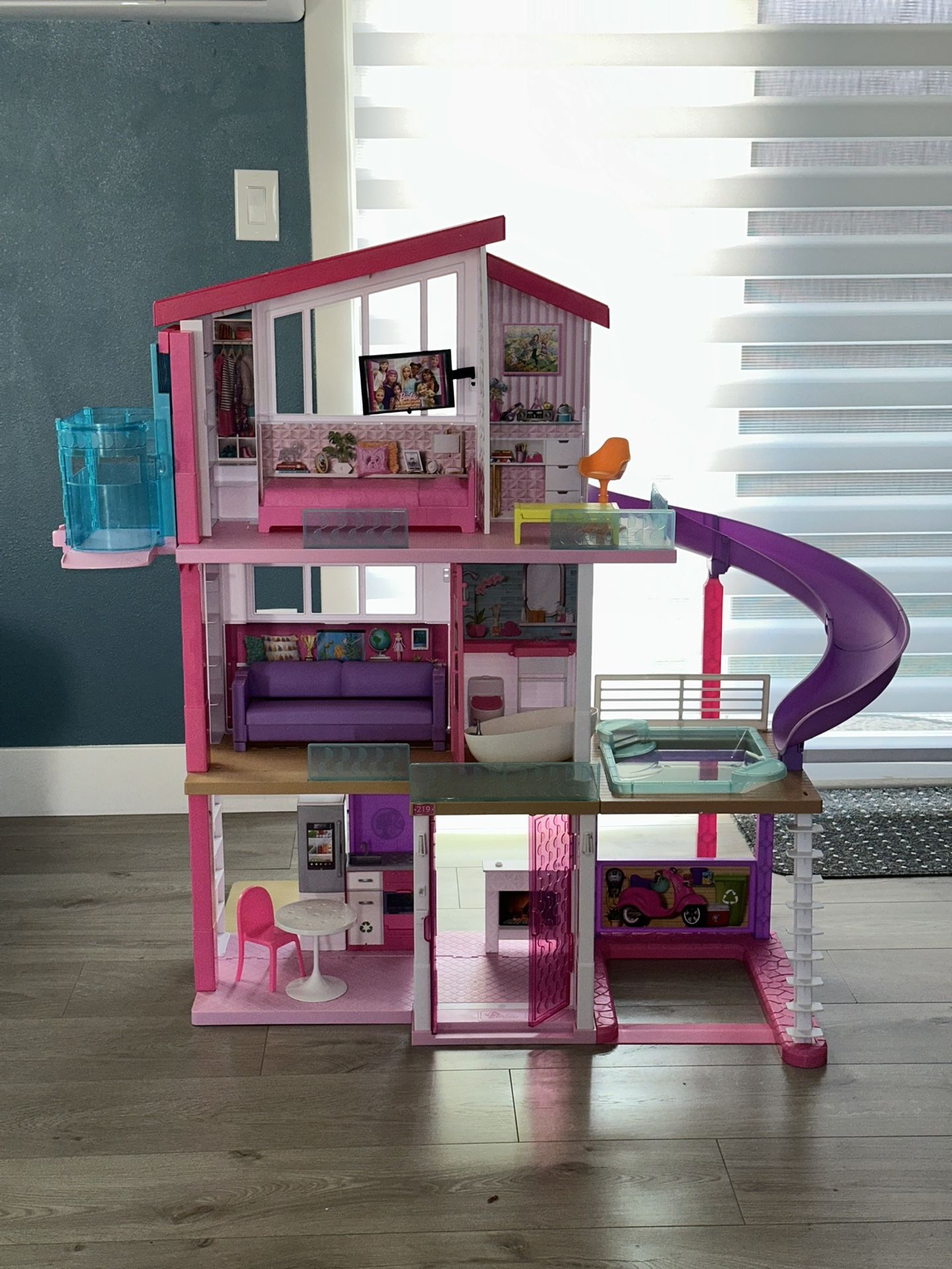 Like New Barbie Dreamhouse Doll House