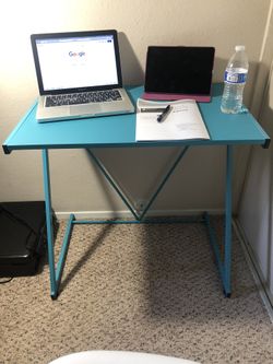 New Desk ( Comes in box, Needs to be assembled, tool included)- Price is Firm