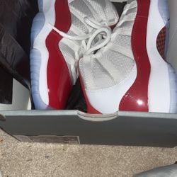 Jordan 11 Cherry 5.5y/7 Woman’s 