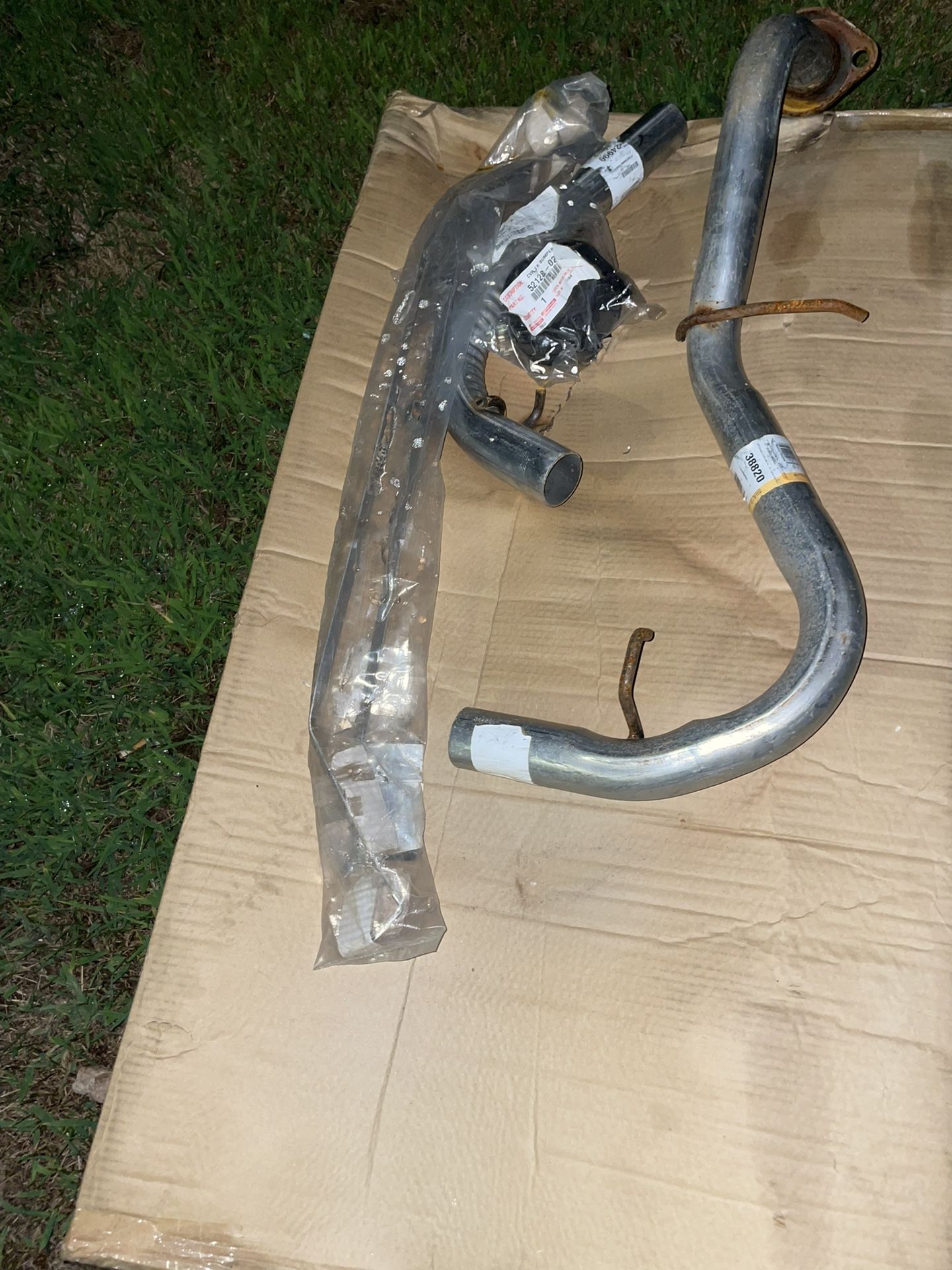 2004 Toyota Matrix Gas Tank And Straps