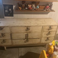 DRESSER