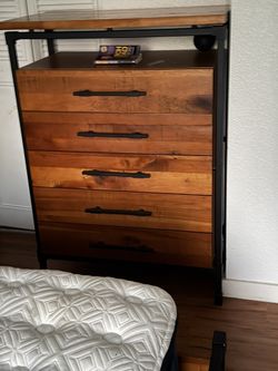 King Scandinavian Bed Room Set 