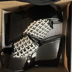 Black & white wedges