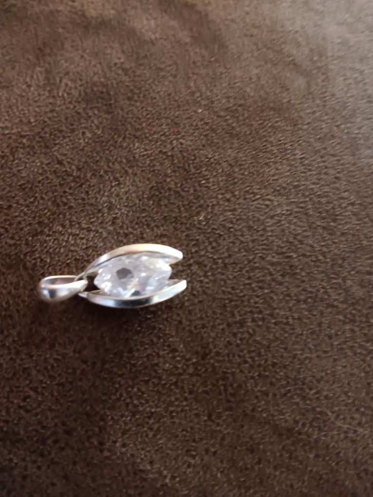 Diamond Set In 24kt White Gold