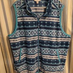 Vest Women's sz 30/32 3X But larger more like 4X/5X, welcome to try before you buy, Zip front, front pockets, soft warm fleece.7