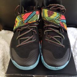 KYRIE 2 BHM 10.5 NEW IN THE BOX 