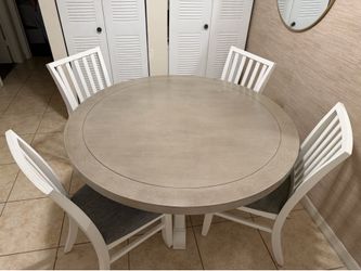 Dining Table Set with 4 Chairs – Great Condition - $350