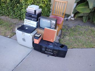 VIDEO GAME AND VINTAGE ELECTRONIC GARAGE SALE