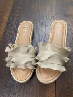 Women’s khaki sandals size 6 by Espirit