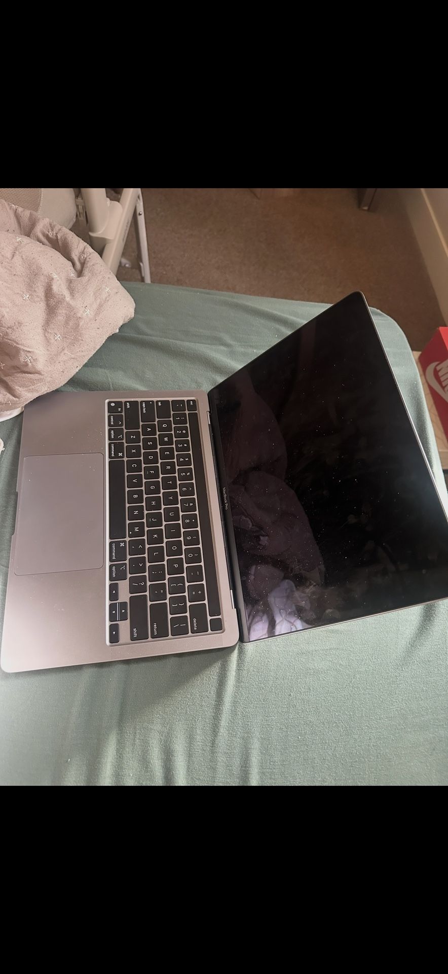 Macbook Pro (13.3) Like New (No Damage)