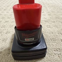 MILWAUKEE M12 4.0 BATTERY