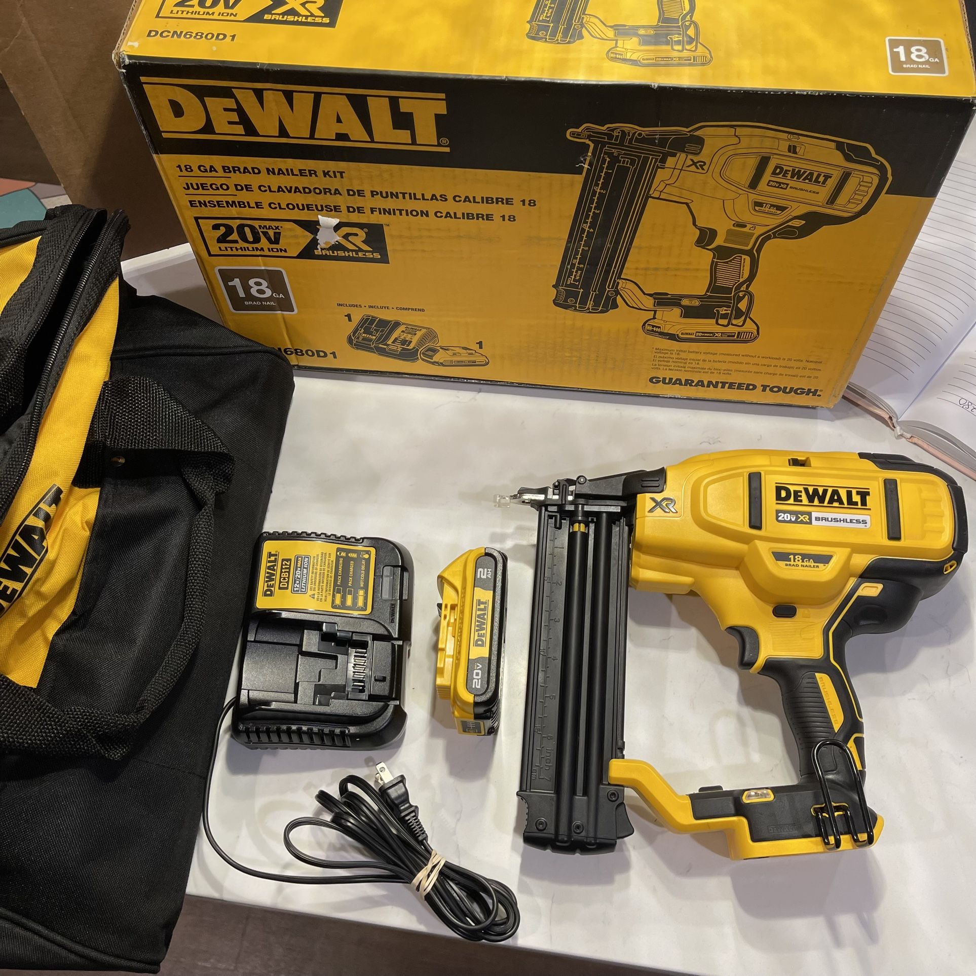 Dewalt 18ga Brad Nailer Kit New)