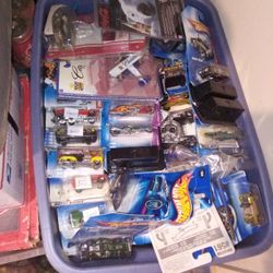 Box With Aprx 100 Collectable Hot Wheels Cars