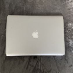 Laptop - MacBook Pro 