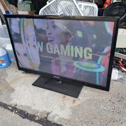 TV GOOD CONDITION 44 INCHES NOT SMART 