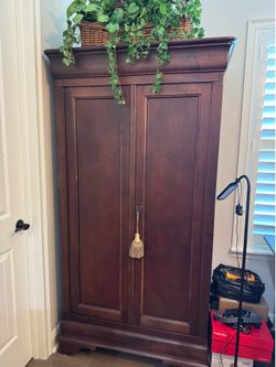 Solid Mahogany Armoire – Elegant Classic Storage Cabinet with Brass Tassel Handle