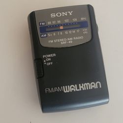 Sony Walkman Vintage FM/AM Radio w/ Belt Clip SRF–49 SRF49 Tested.
Pre-owned, in very good working and cosmetic shape. Functionality 10 out
of 10. C