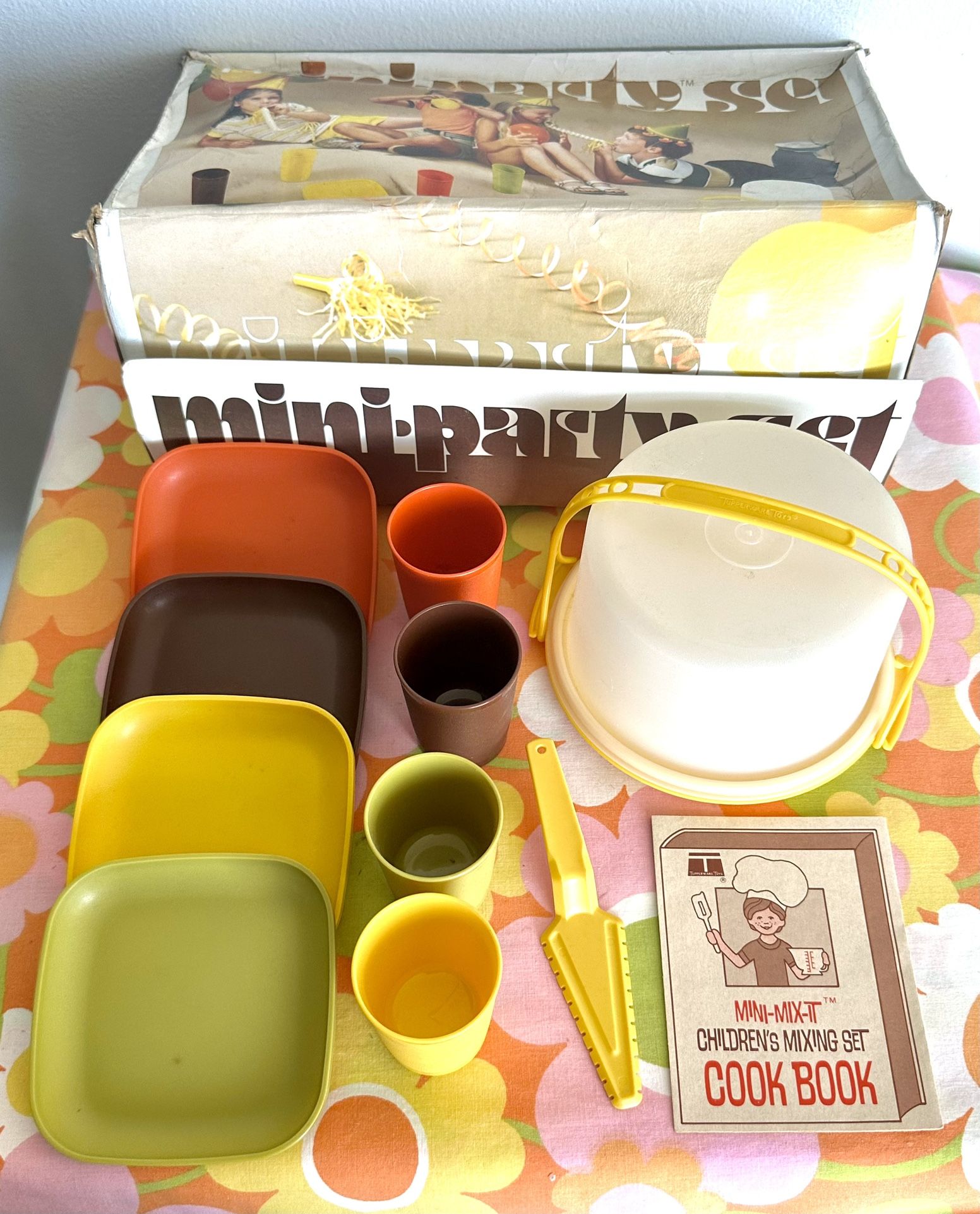 Vintage 1980 Tupperware Toys mini child sized party set. Unused condition.